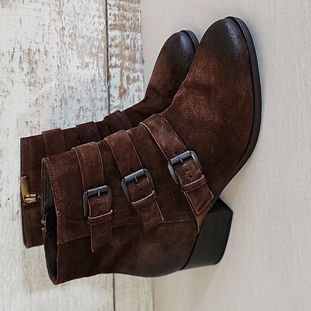Clarks Elvina Haze Brown Suede Booties Distressed Women’s Size 8
